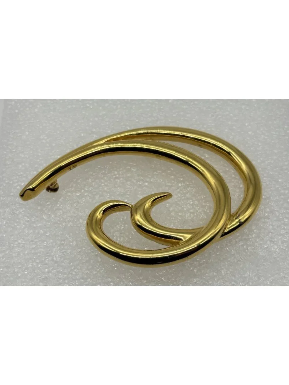 Vintage Trifari Double Waves Swirl Curl Brooch Pin Polished Gold Tone and Signed